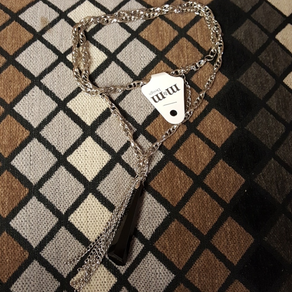 Stylish Long silver toned chain with black pendant